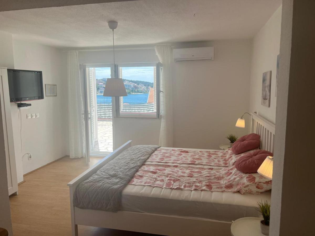 Studio-Appartements Emwey Trogir Exterior foto