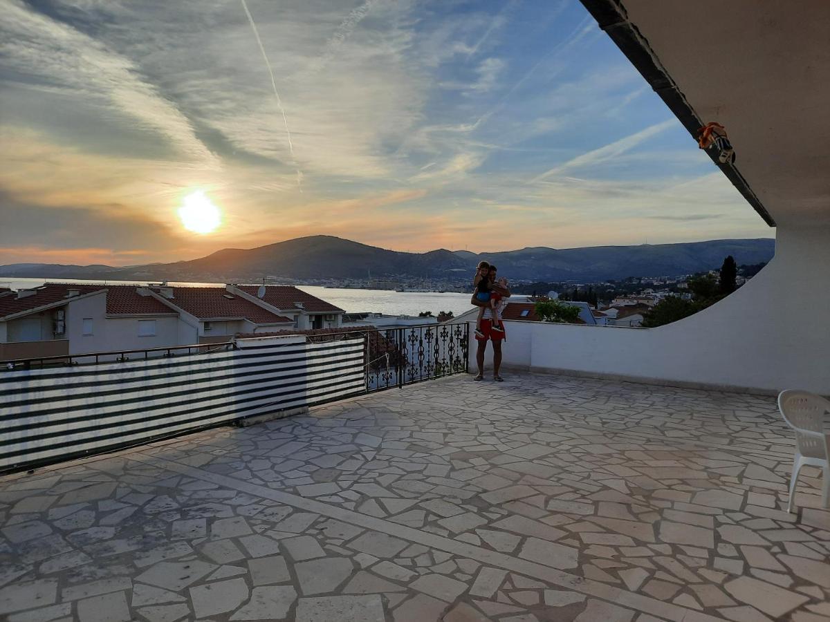 Studio-Appartements Emwey Trogir Exterior foto