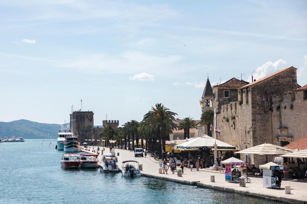 Studio-Appartements Emwey Trogir Exterior foto