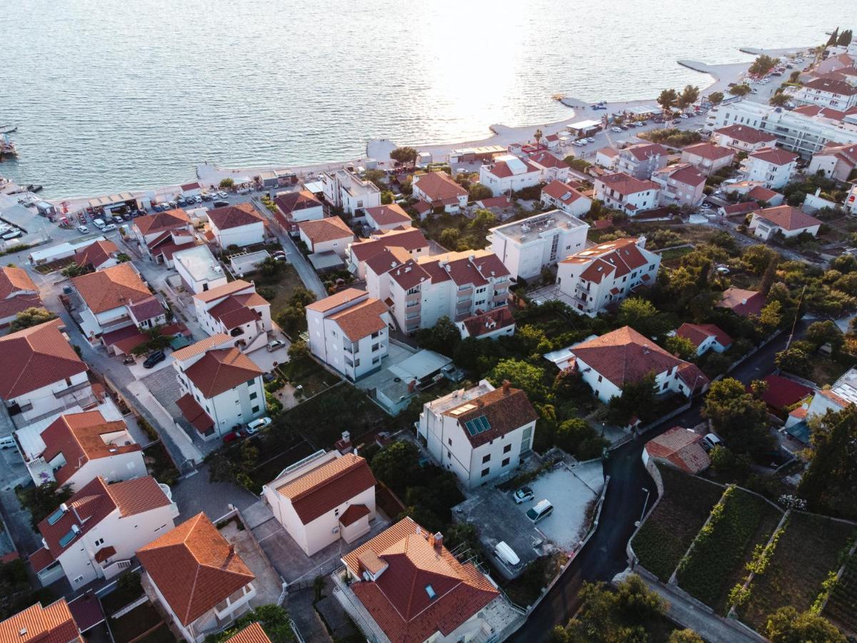Studio-Appartements Emwey Trogir Exterior foto
